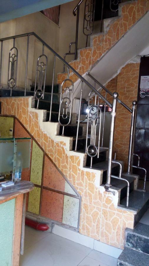 Hotel Sapna Lodge Vashi Buitenkant foto