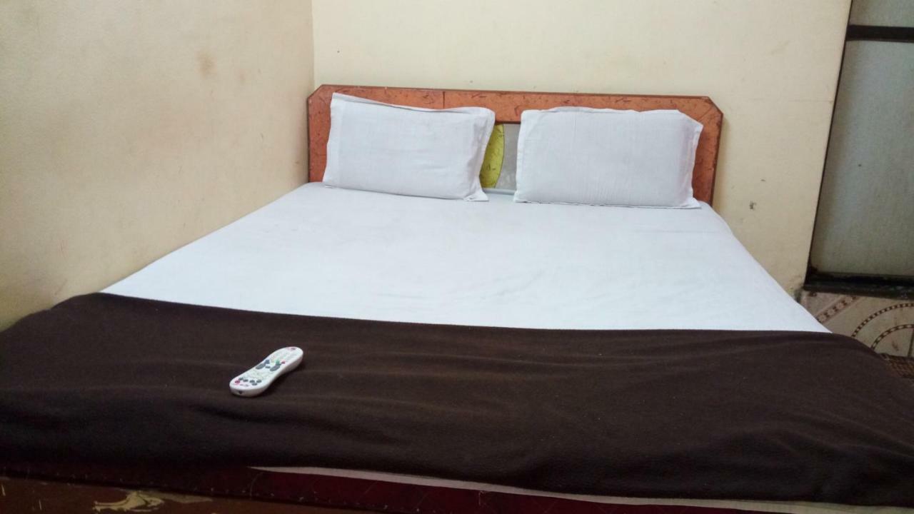 Hotel Sapna Lodge Vashi Buitenkant foto